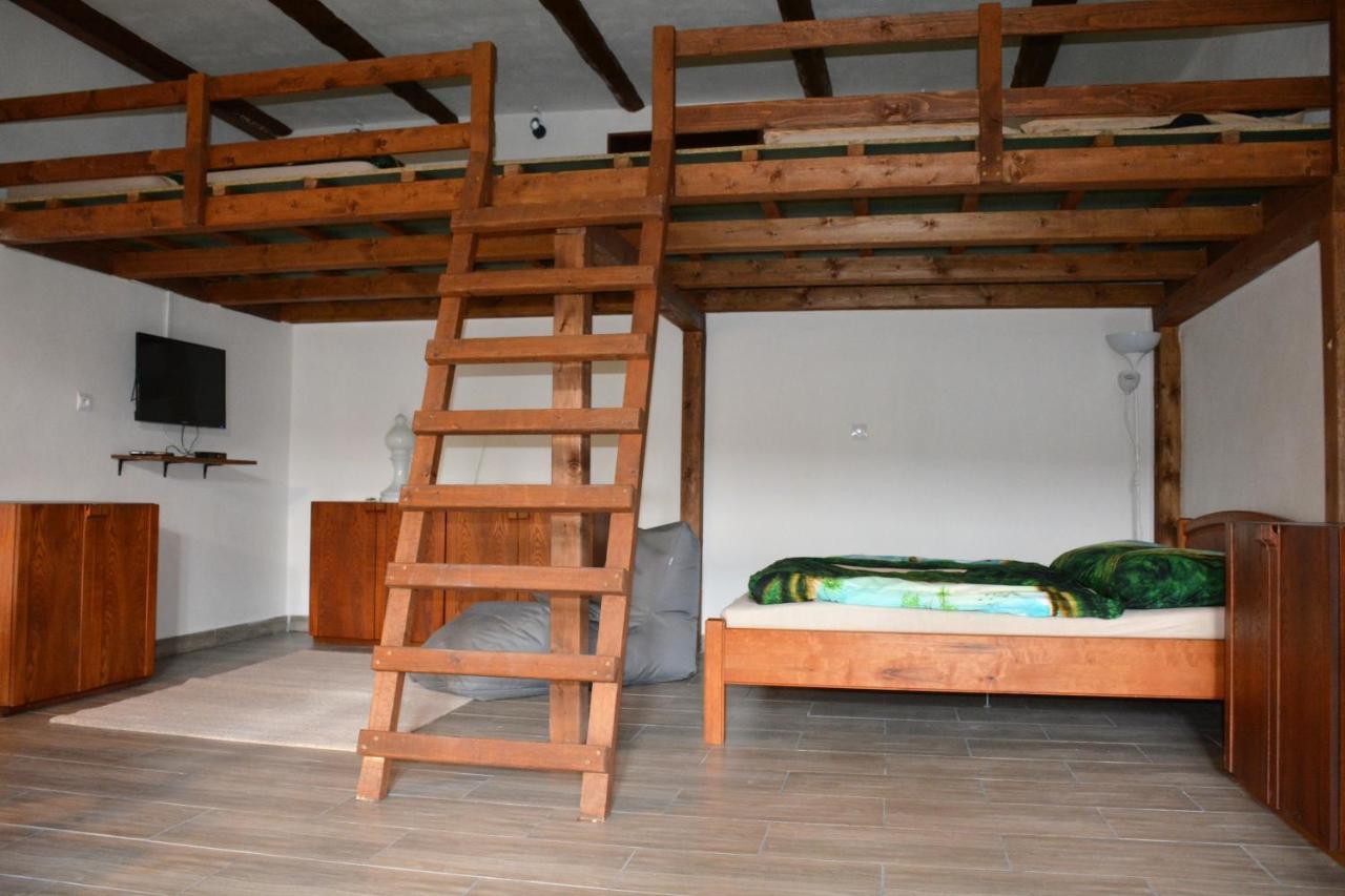 Na Konske Farme Apartamento Malecov Exterior foto
